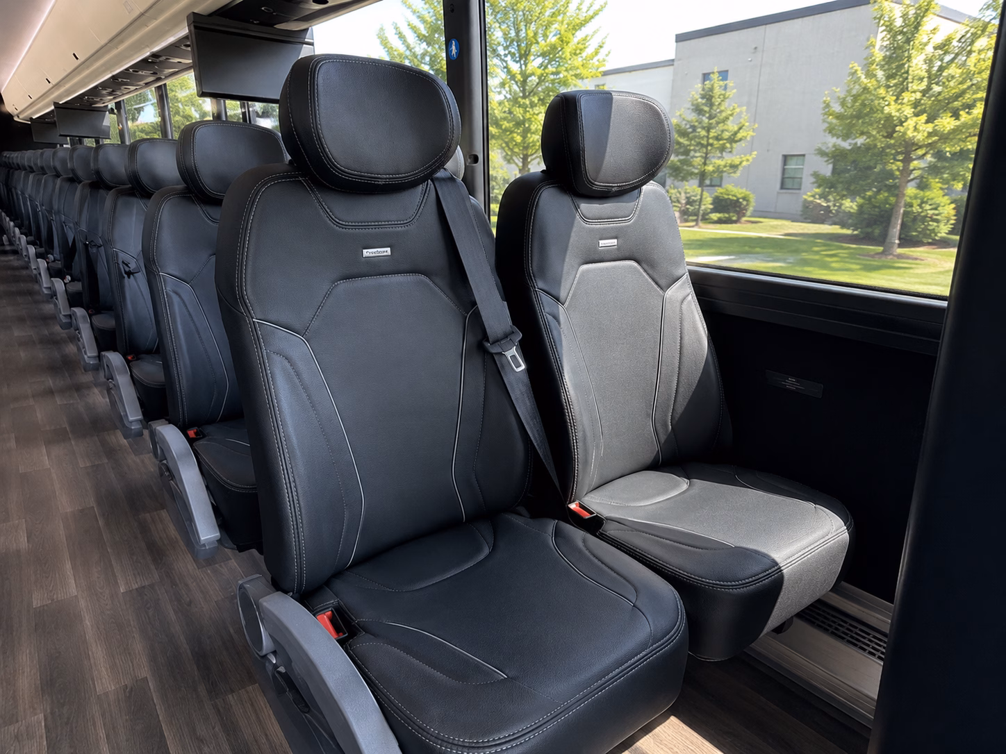comparing des moines buses made simple
