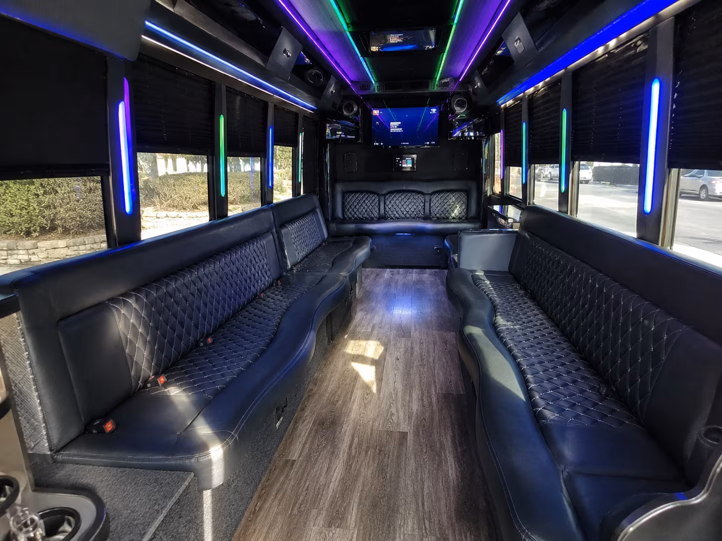 des moines 15 passenger party bus interior