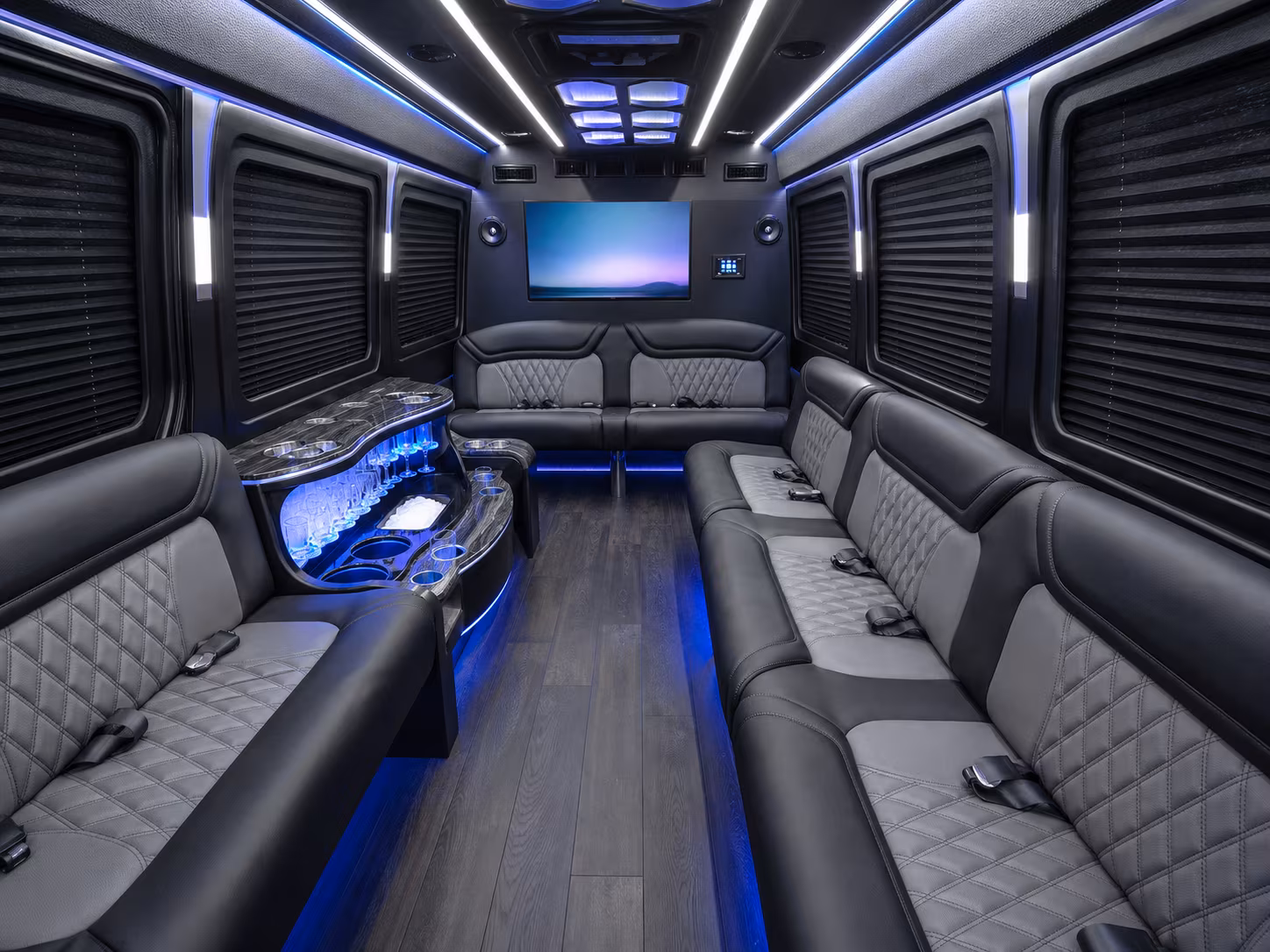 des moines 15 passenger party bus