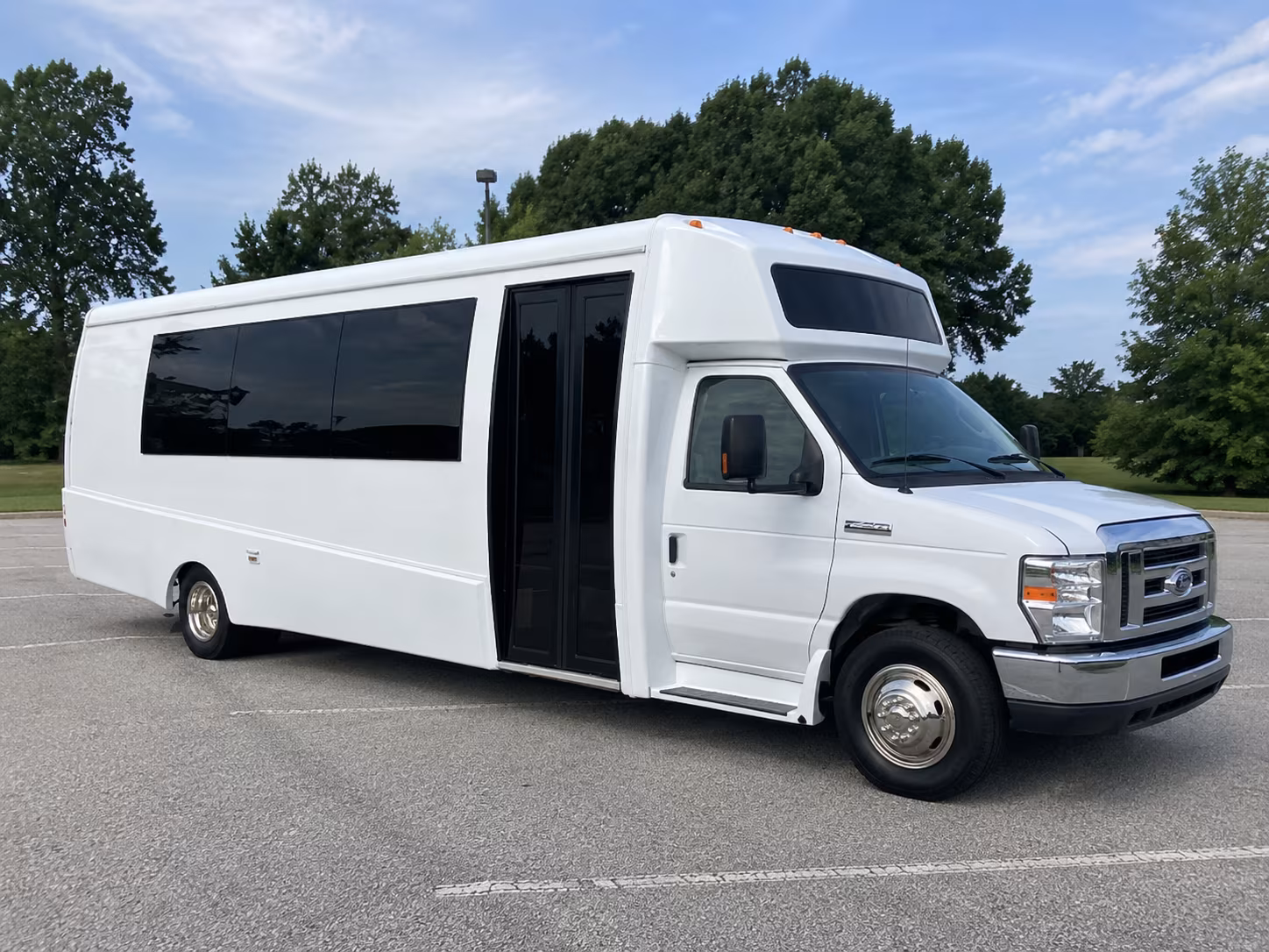 des moines 18 passenger party bus