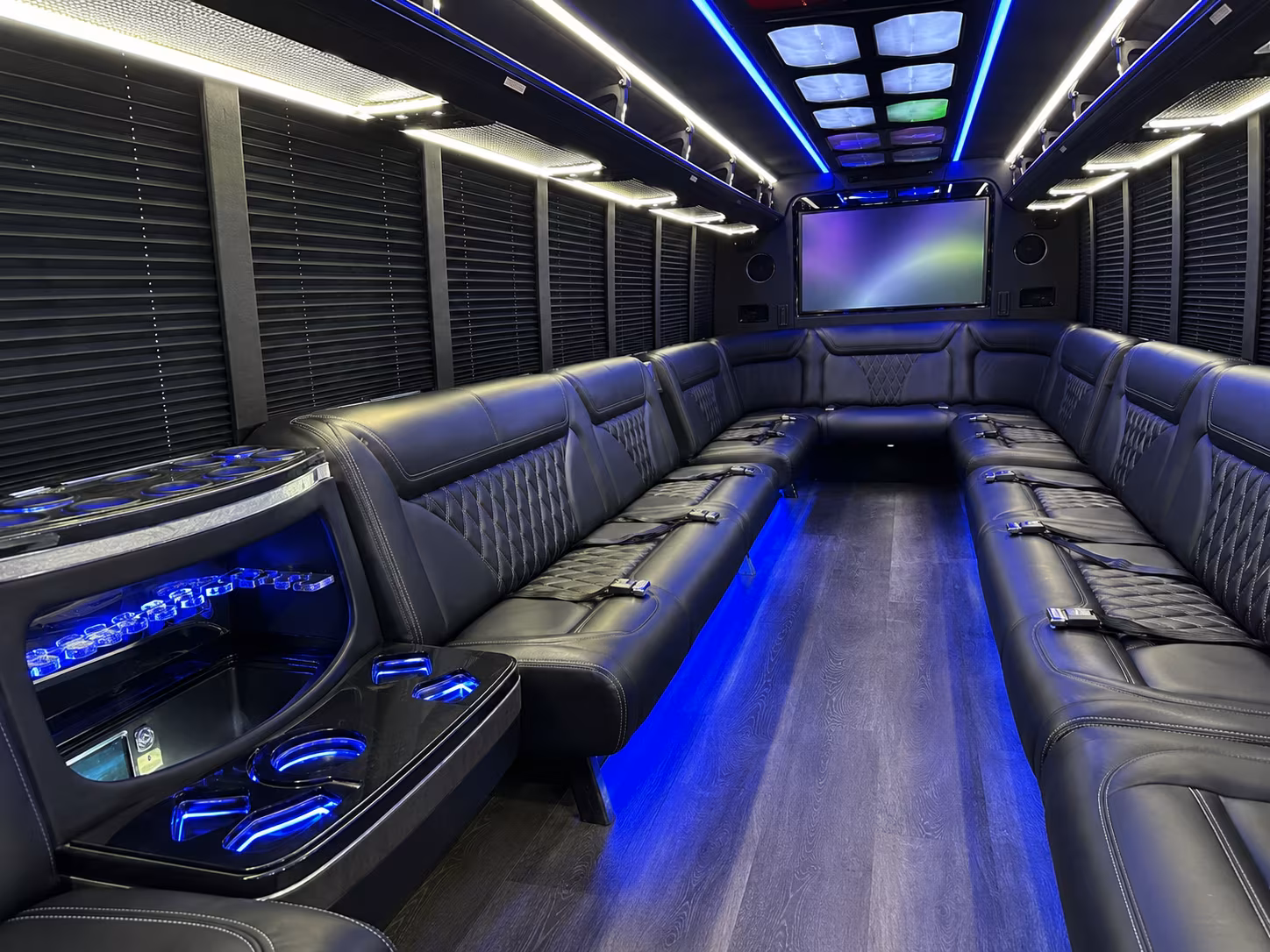 des moines 20 passenger party bus inside