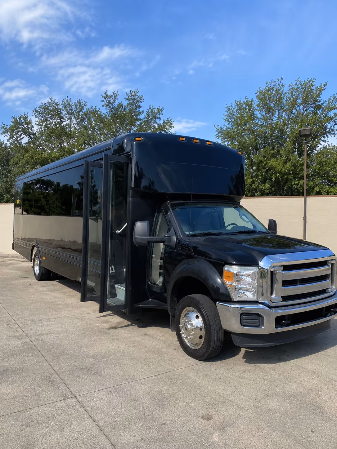 des moines 20 passenger party bus