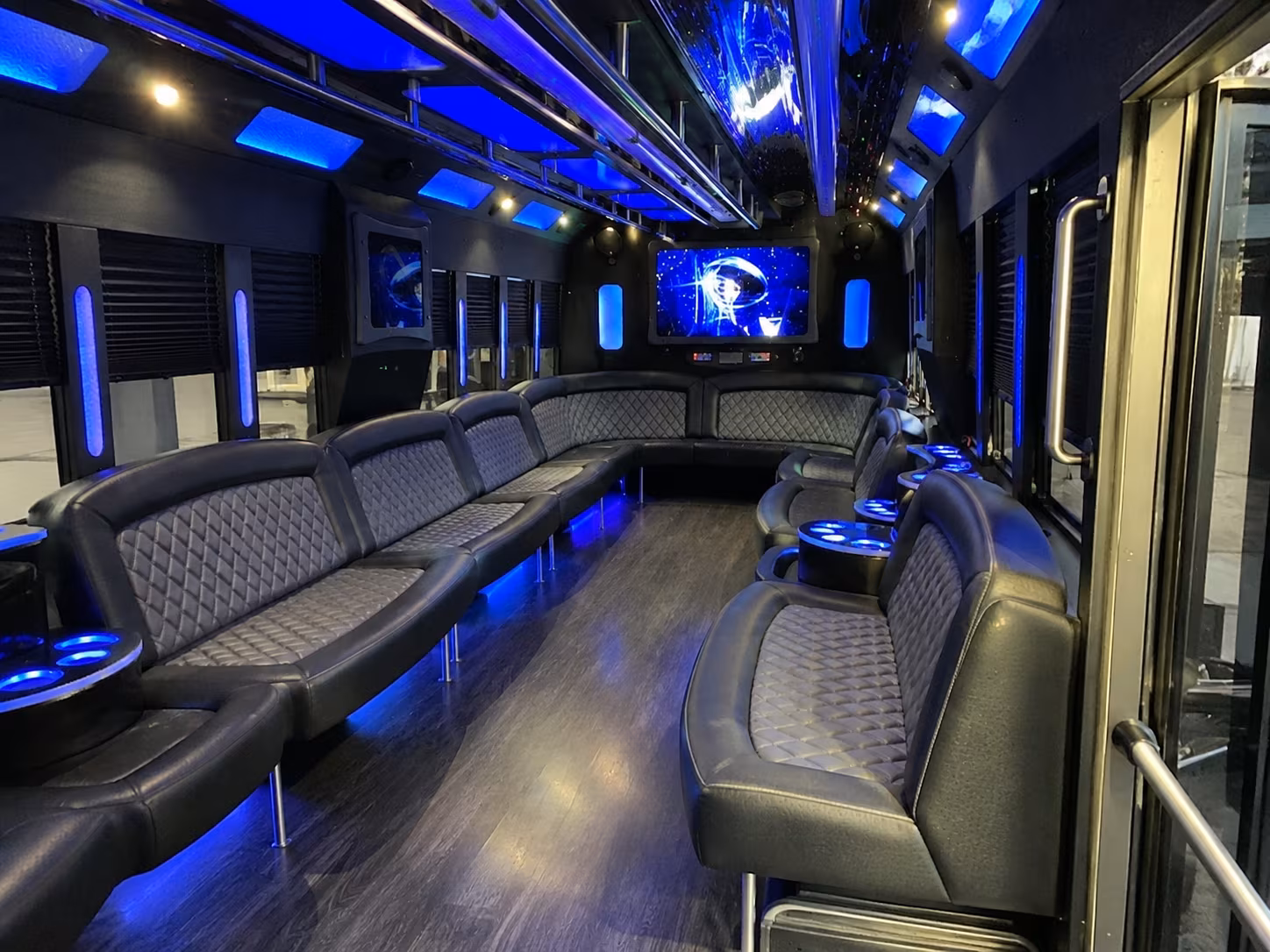 des moines 28 passenger party bus interior