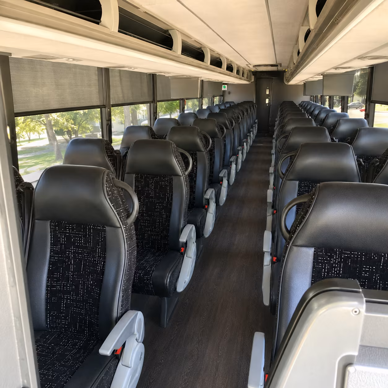 des moines charter bus interior
